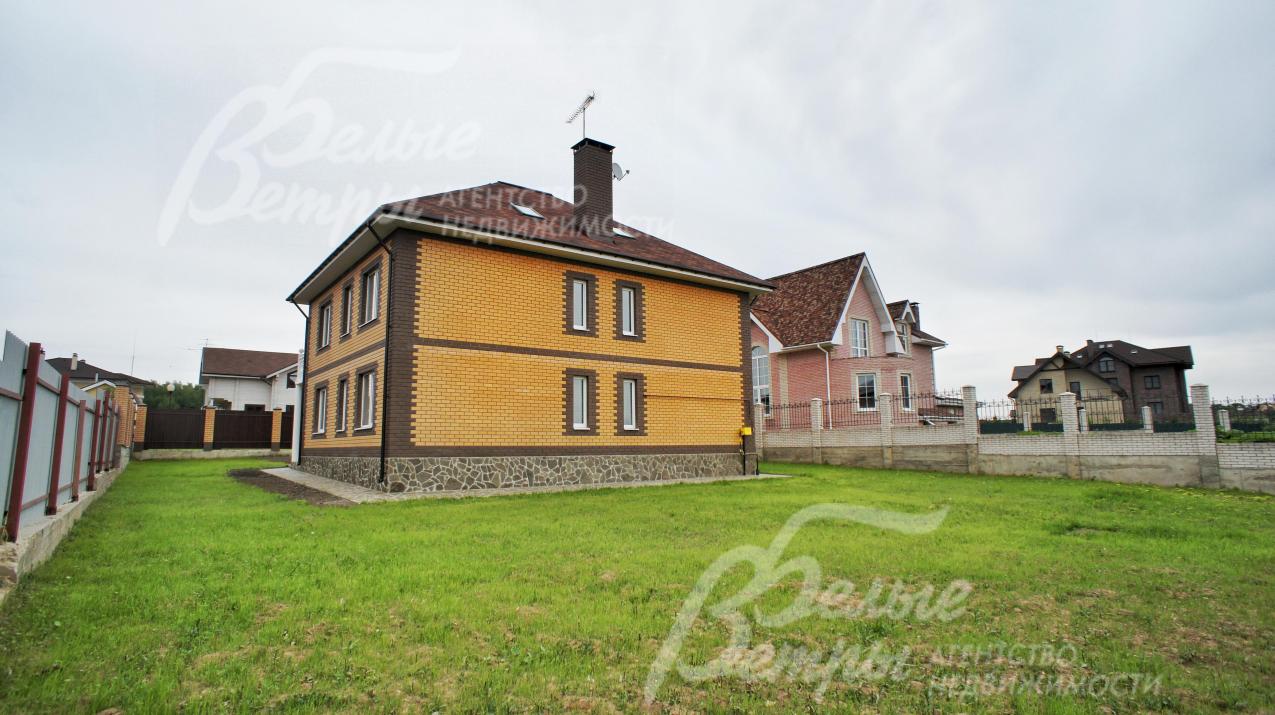 Вид на дом со стороны участка 10 соток