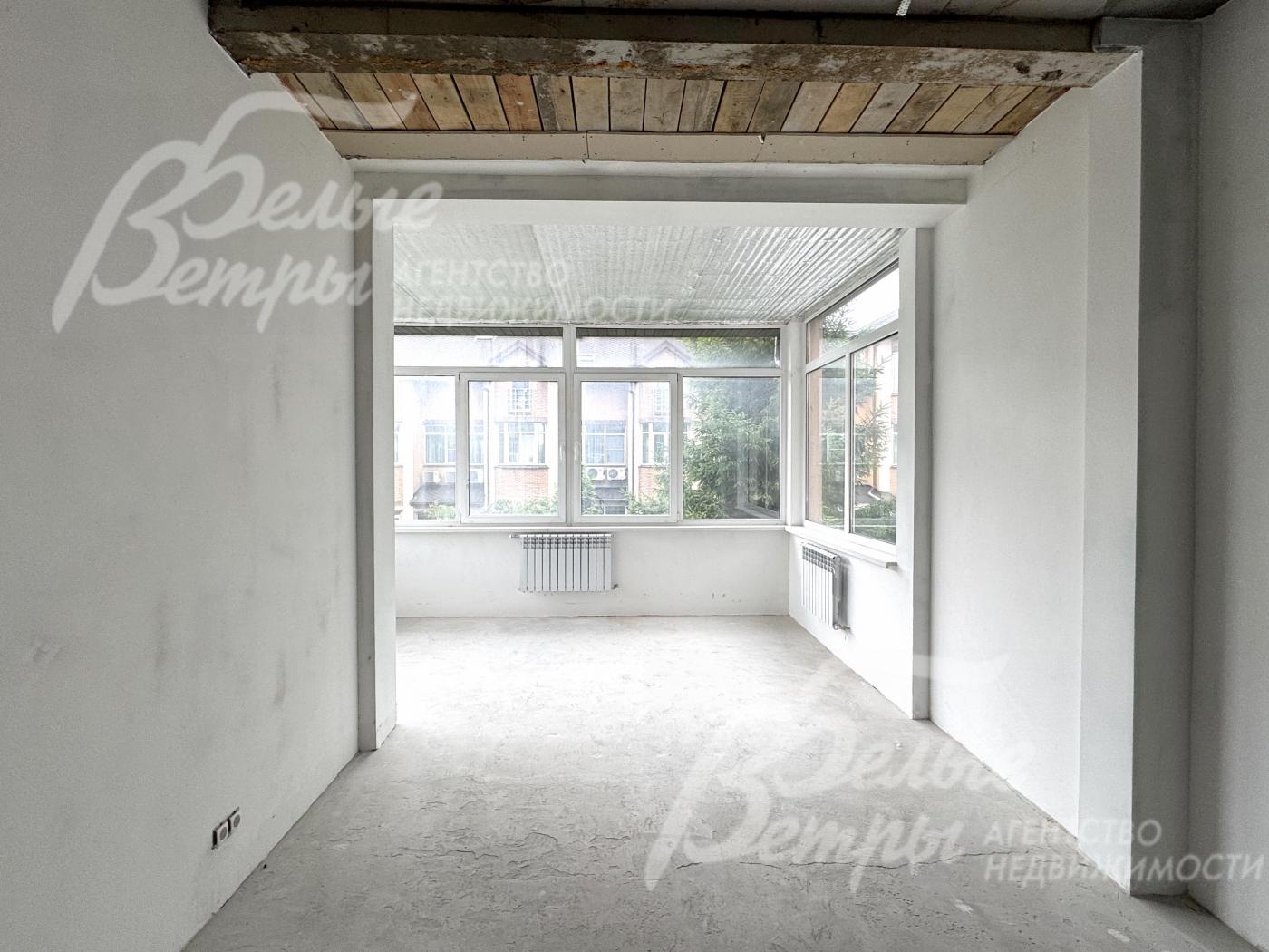 Стены очищены, зашпаклёваны и выровнены, на полу – чистовая стяжка