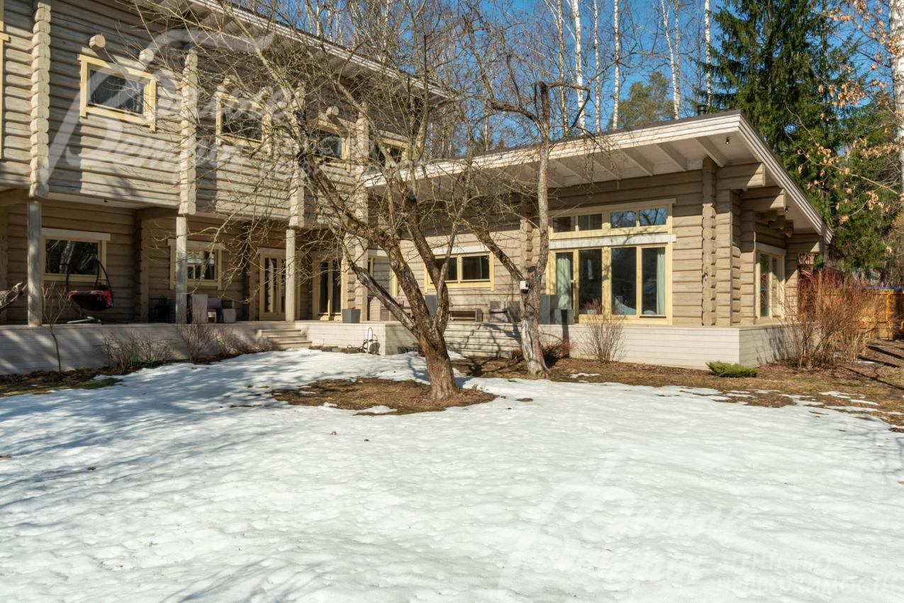 Терраса по периметру дома