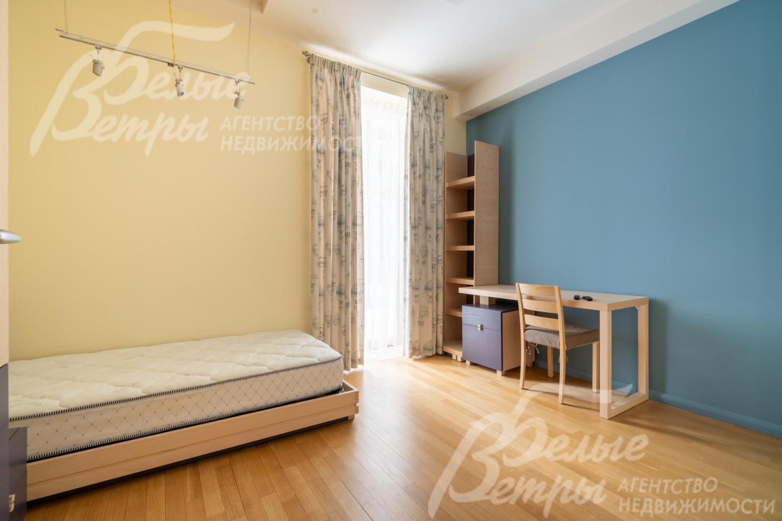 Одна из спален в блоке для персонала