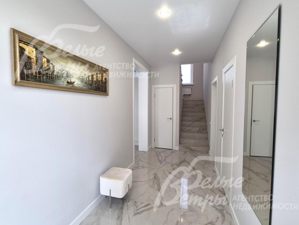 Холл 1-го этажа.