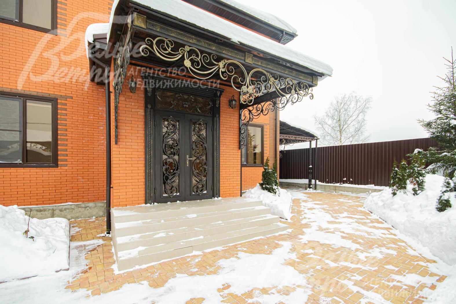 Входная группа с крыльцом