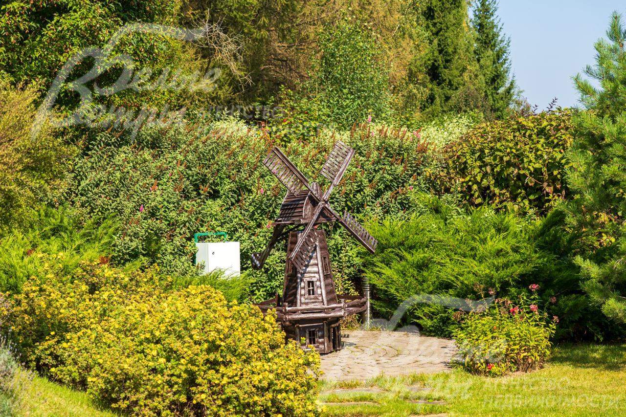 Ландшафтный дизайн на улицах поселка Варварино Эко