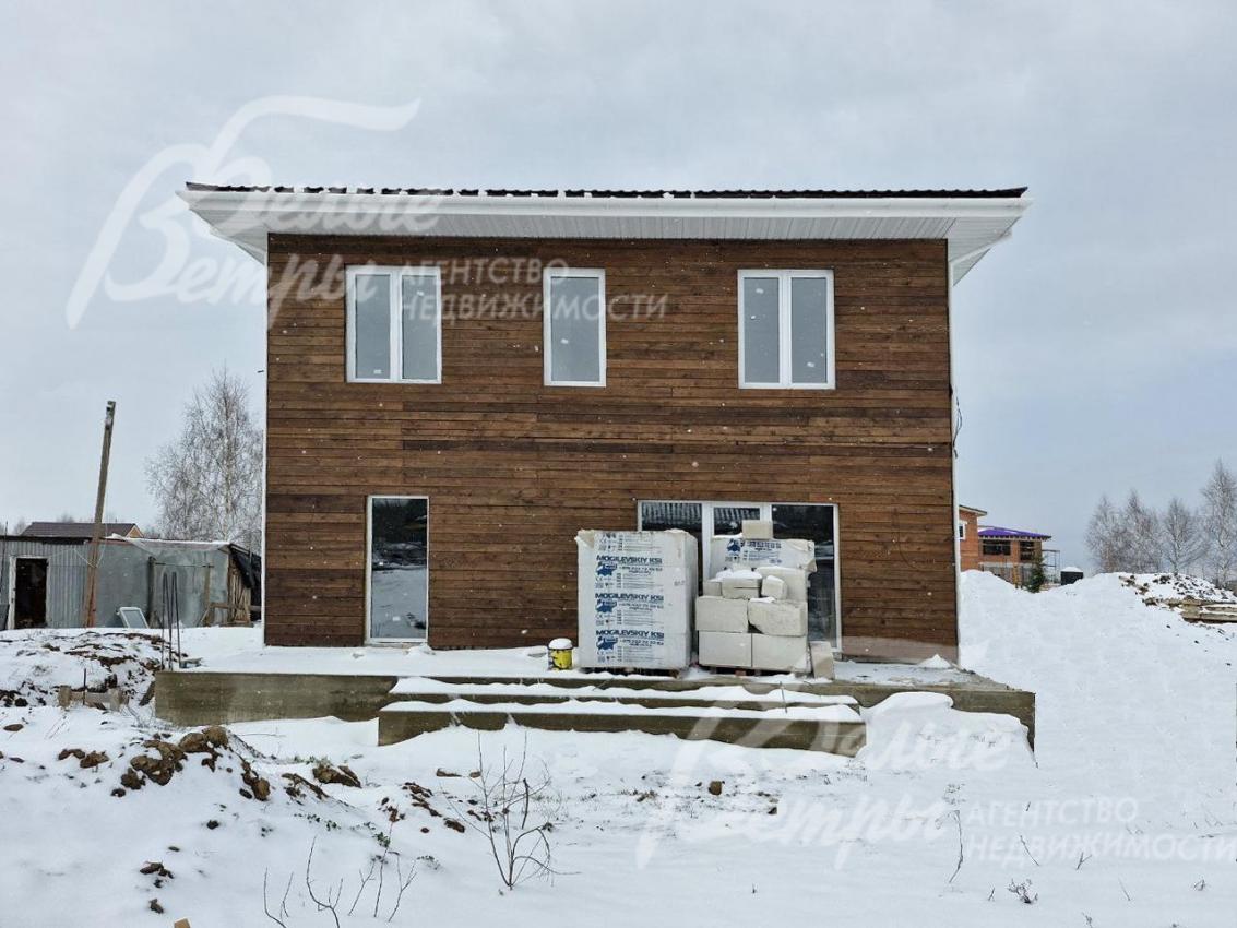 Современная облицовка фасада планкеном из лиственницы естественного цвета