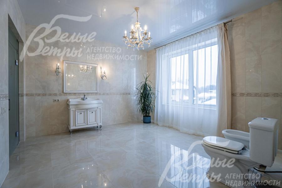 Санузел 16 кв.м при мастер-спальне, с большой душевой кабиной и ванной (ванна не установлена, есть выводы под неё)