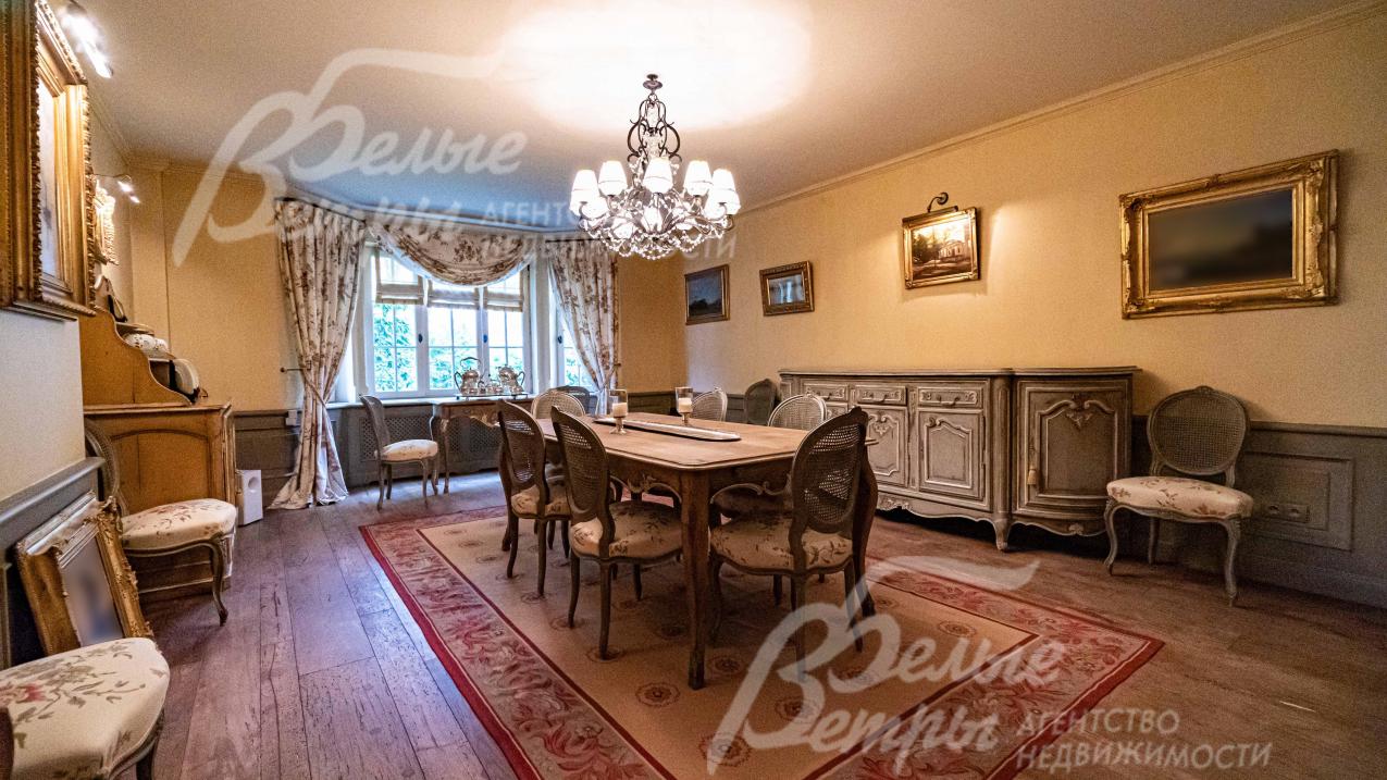 Столовая с камином 34 кв.м