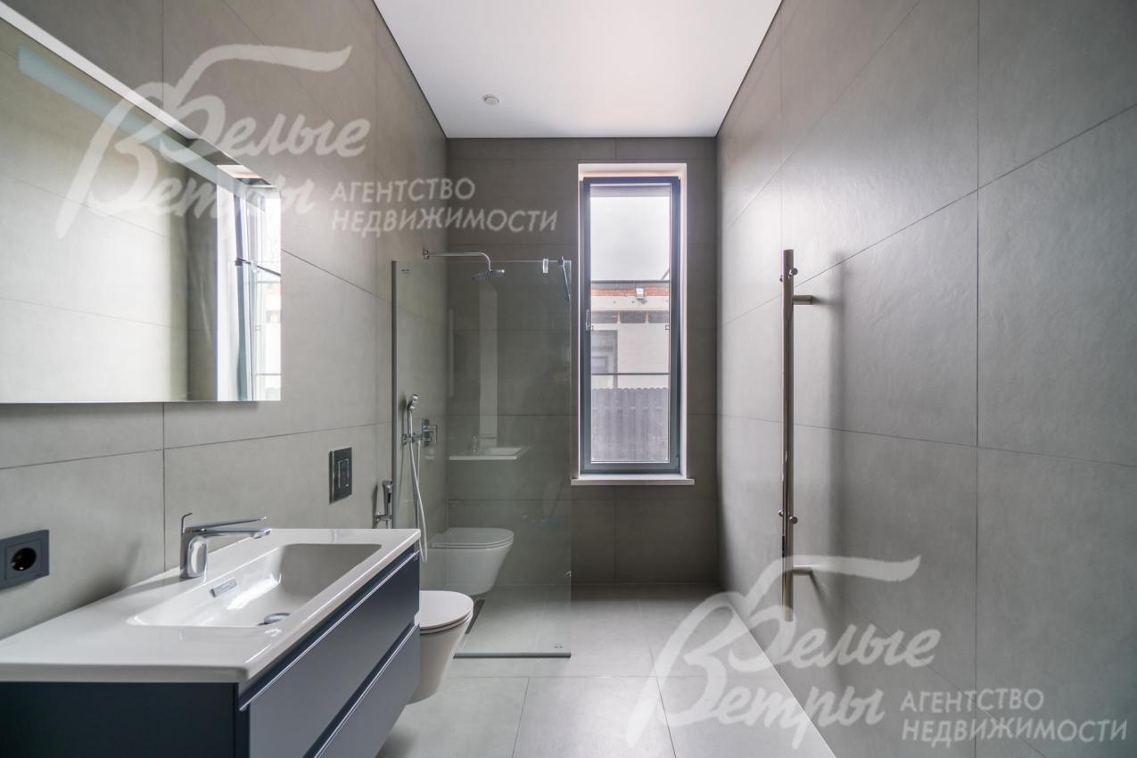 Санузлы - с окнами, полностью оснащены санетхникой