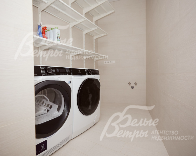 Профессиональная прачечная. Самые последние модели 2021 года техники Electrolux (стиральная машина, сушка). Автоматизированная потолочная сушка.