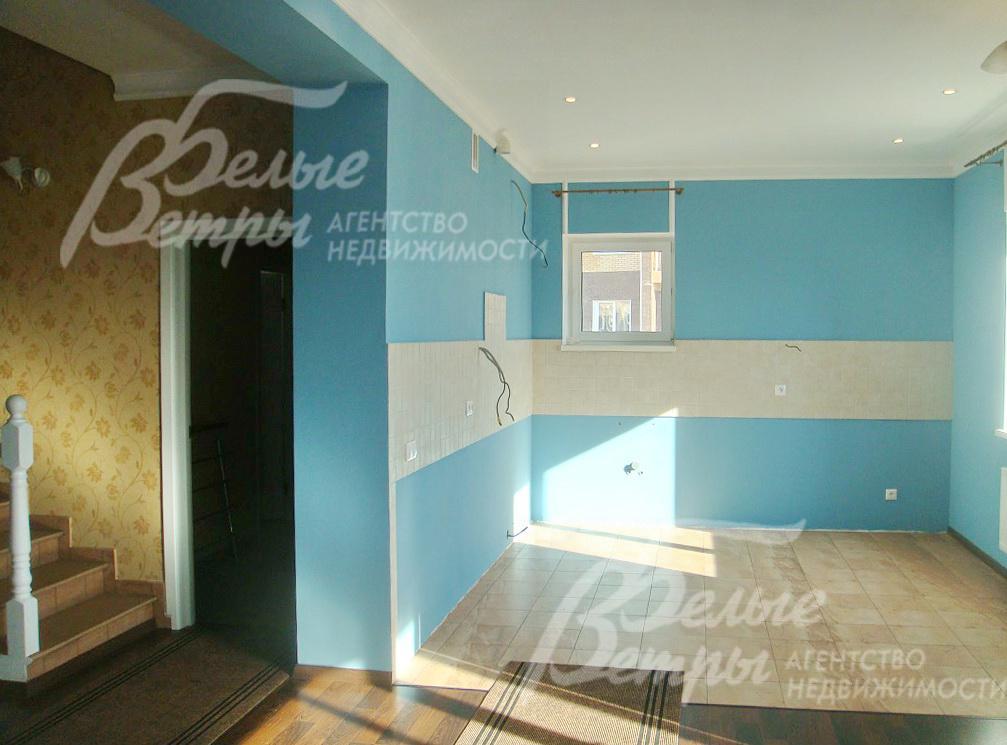 Все стены в комнатах окрашены