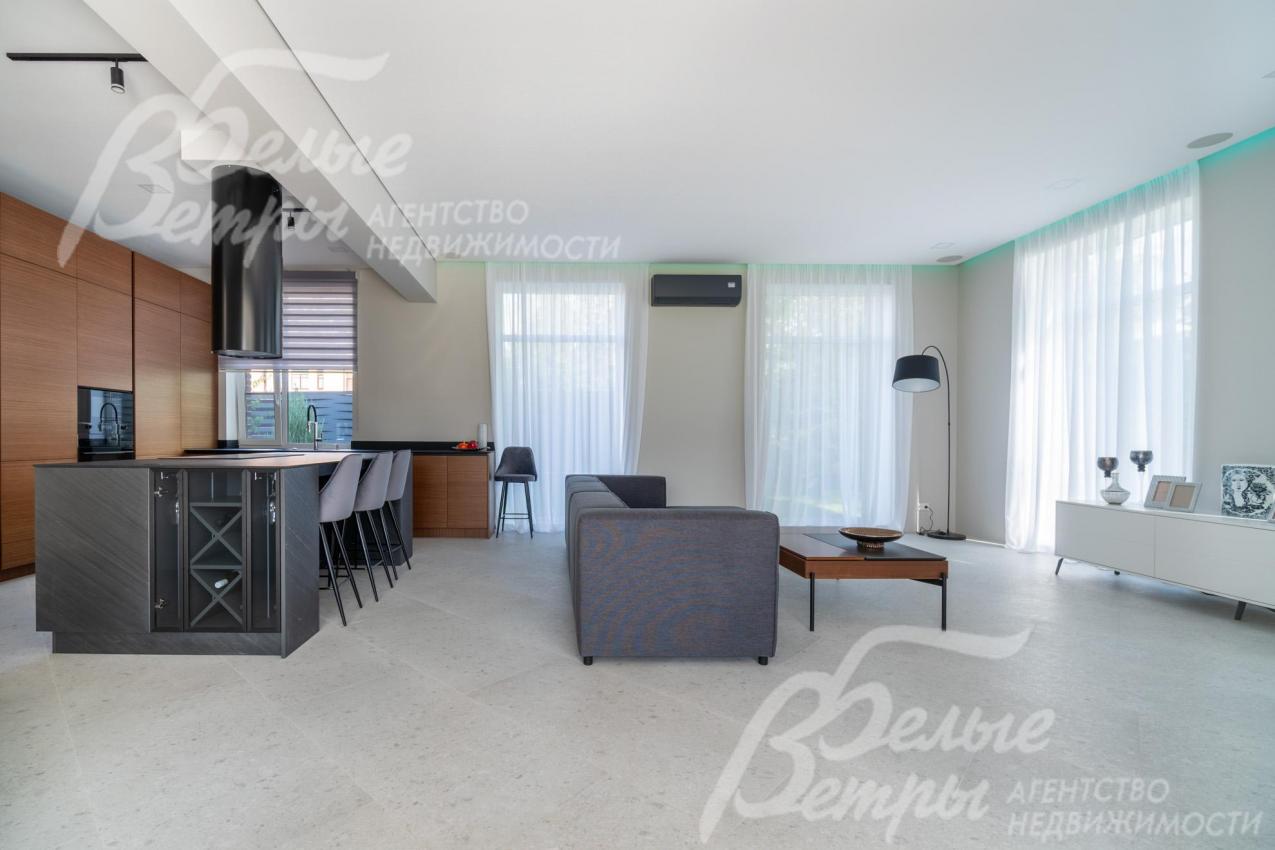 Объединённое пространство кухни и гостиной: реализован авторский дизайн интерьера