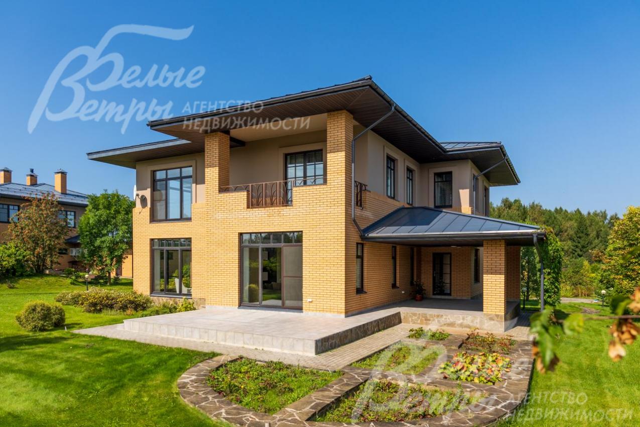 Небольшой огородик рядом с террасой с выходом их кухни