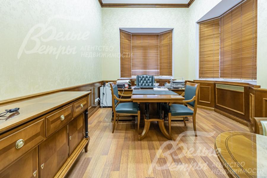 Подоконники и жалюзи деревянные