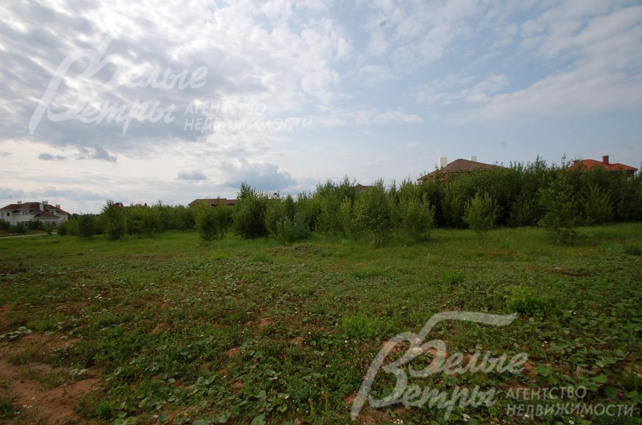 Участок площадью 15 соток в коттеджном поселке Новоглаголево