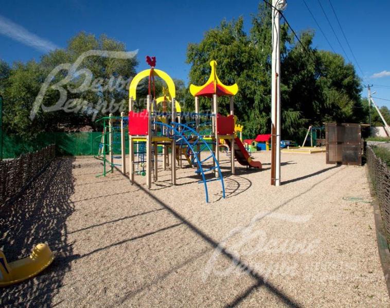 Детская площадка в поселке